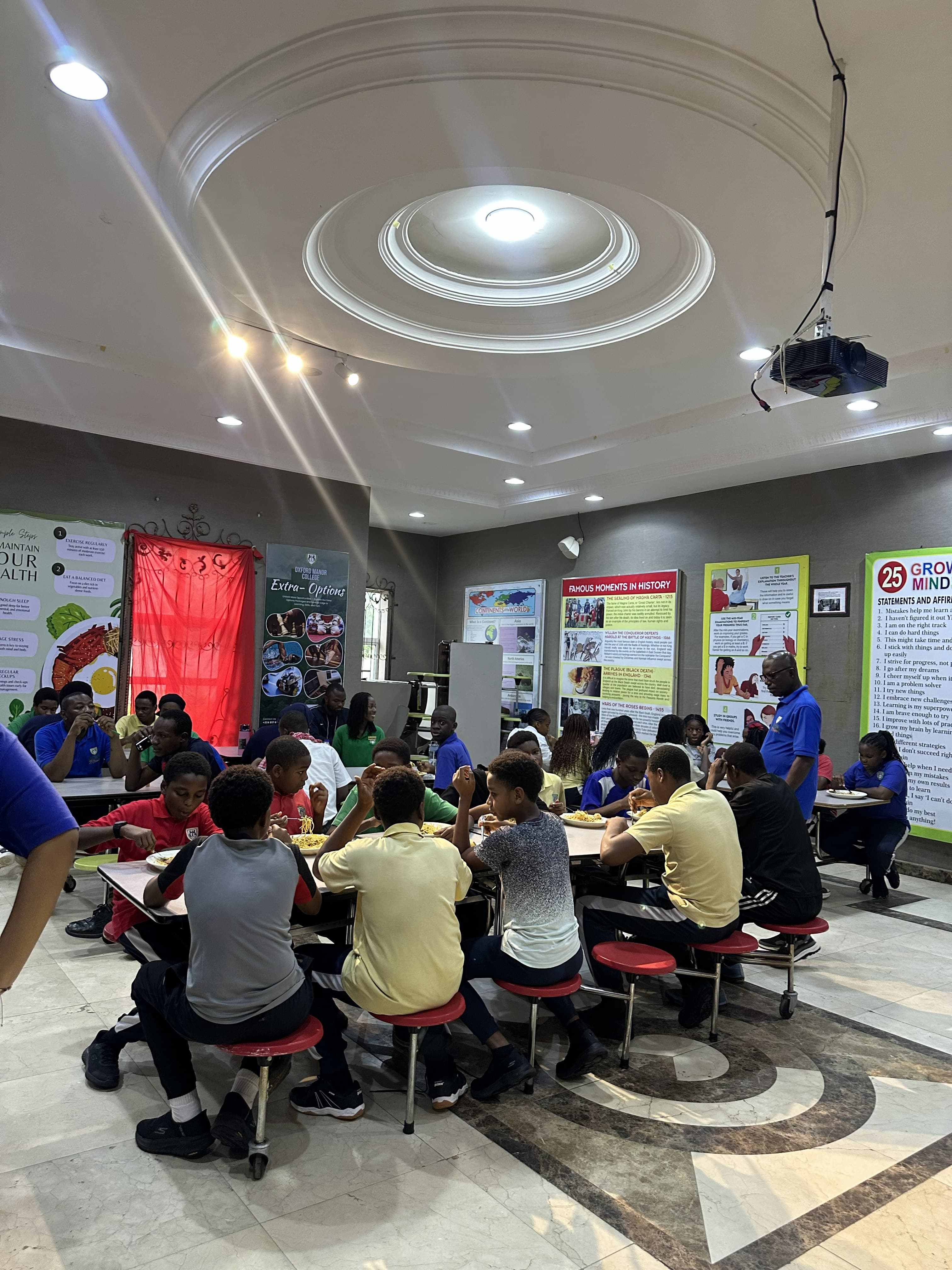 Meals and dining at Oxford Manor College